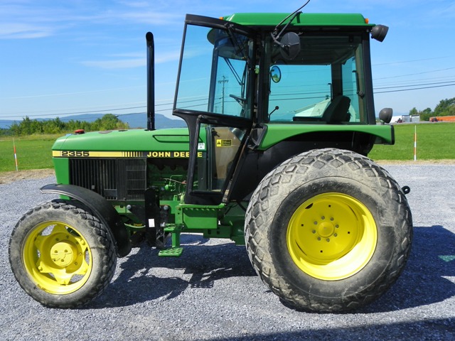 John Deere 2355 tractor on a golf course