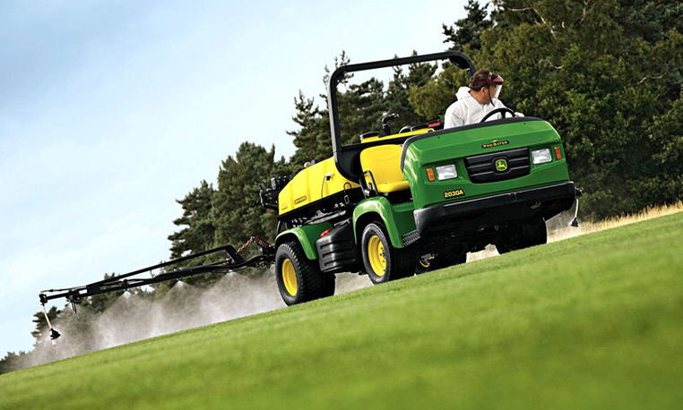 John Deere Spraying Fairway